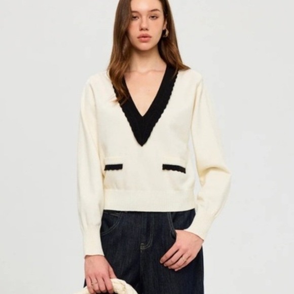 Sandro Womens Wool Cashmere V-Neck Sweater Size 0 Ivory Black Trim As Seen on TV - Picture 2 of 12